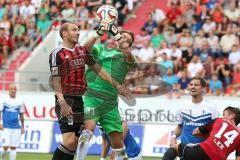 2. Bundesliga - FC Ingolstadt 04 - SV Darmstadt 98 - Moritz Hartmann (9) kommt nicht hin, Torwart Christian Methenia schnappt sich den Ball