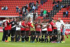 2. Bundesliga -  Saison 2014/2015 - FC Ingolstadt 04 - SpVgg Greuther Fürth - Spiel ist aus Sieg 2:0 Fans Jubel, Kreis mit Cheftrainer Ralph Hasenhüttl