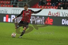 2. BL - FC Ingolstadt 04 - FC St. Pauli - Lukas Hinterseer (16) zieht aufs Tor ab