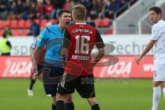 2. Bundesliga - FC Ingolstadt 04 - Erzgebirge Aue - Lukas Hinterseer (16) Disput mit Schiedsrichter Markus Wingenbach