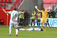 2. Bundesliga -  Saison 2014/2015 - FC Ingolstadt 04 - SpVgg Greuther Fürth - Torwart Ramazan Özcan (1) nach dem Zusammenstoß