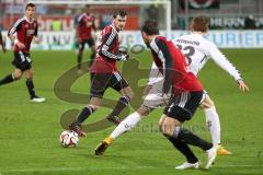 2. BL - FC Ingolstadt 04 - FC St. Pauli - mitte Pascal Groß (10) passt rückwärts zu Mathew Leckie (7)