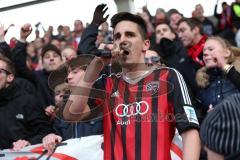 2. Bundesliga - Fußball - FC Ingolstadt 04 - FSV Frankfurt - Benjamin Hübner (5, FCI) Torschütze mit Micro bei den Fans Jubel HUMBA