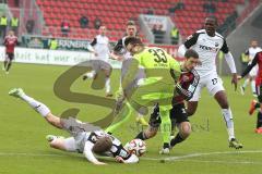 2. Bundesliga - Fußball - FC Ingolstadt 04 - SV Sandhausen - mitte Mathew Leckie (7, FCI) wird von dem Tor unsaft gestopt, Torwart SV Manuel Riemann, Lukas Kübler SV am Boden