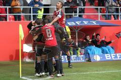 2. BL - FC Ingolstadt 04 - 1. FC Kaiserslautern - links eingewechselte Stefan Lex (14) erzielt das 2:0 Tor Jubel mit Cheftrainer Ralph Hasenhüttl und oben Marvin Matip (34)