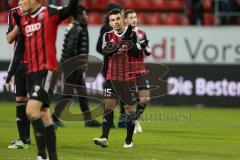 2. Bundesliga - Fußball - FC Ingolstadt 04 - TSV 1860 München - Spiel ist aus, Unentschieden Danilo Soares Teodoro (15, FCI) bedankt sich bei den Fans