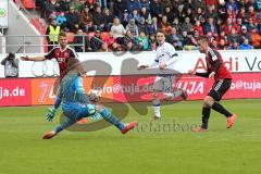 2. Bundesliga - Fußball - FC Ingolstadt 04 - FSV Frankfurt - Stefan Lex (14, FCI) überwindet Torwart Patric Klandt, Tor aber Abseits