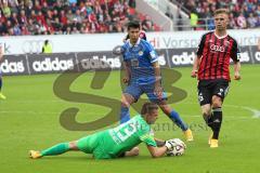 2. Bundesliga - FC Ingolstadt 04 - Eintracht Braunschweig - Lukas Hinterseer (16) kommt zu spät Torwart Rafael Gikiewicz und mitte Marcel Correia (EB)