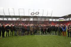 2. Bundesliga - FC Ingolstadt 04 - VfL Bochum - Pokal Deutsche Amateurmeisterschaft, komplette Mannschaft, Ehrung durch Vorsitzender des Vorstandes Peter Jackwerth und Martin Wagener