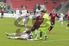 2. Bundesliga - Fußball - FC Ingolstadt 04 - SV Sandhausen - mitte Mathew Leckie (7, FCI) wird von dem Tor unsaft gestopt, Torwart SV Manuel Riemann, Lukas Kübler SV am Boden