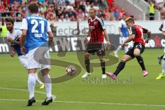 2. Bundesliga - FC Ingolstadt 04 - SV Darmstadt 98 - rechts Danilo Soares Teodoro (15) zieht ab, kommt aber an der Abwehr nicht vorbei