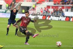 2. Bundesliga - FC Ingolstadt 04 - 1. FC Heidenheim - Alfredo Morales (6) zieht auf das Tor