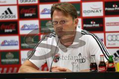 2. Bundesliga -  Saison 2014/2015 - FC Ingolstadt 04 - SpVgg Greuther Fürth - Pressekonferenz Cheftrainer Ralph Hasenhüttl