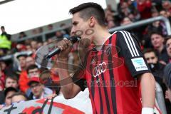 2. Bundesliga - Fußball - FC Ingolstadt 04 - FSV Frankfurt - Benjamin Hübner (5, FCI) Torschütze mit Micro bei den Fans Jubel HUMBA