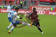 2. Bundesliga - FC Ingolstadt 04 - VfL Bochum - rechts Angriff zum Tor Roger de Oliveira Bernardo (8) links stört Stefano Celozzi (VfL)