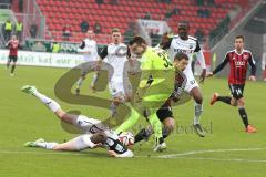 2. Bundesliga - Fußball - FC Ingolstadt 04 - SV Sandhausen - mitte Mathew Leckie (7, FCI) wird von dem Tor unsaft gestopt, Torwart SV Manuel Riemann, Lukas Kübler SV am Boden