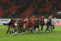 2. BL - FC Ingolstadt 04 - FC St. Pauli - Mannschaft bedankt sich bei den Fans, Sieg