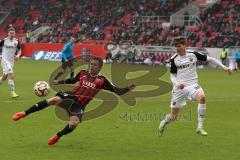 2. Bundesliga - Fußball - FC Ingolstadt 04 - SV Sandhausen - Stefan Lex (14, FCI) zieht ab zum Tor, rechts kommt Lukas Kübler