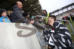 2. Bundesliga - FC Ingolstadt 04 - VfL Bochum - Danilo Soares Teodoro (15) bei den Fans