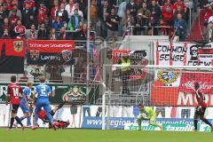 2. Bundesliga - FC Ingolstadt 04 - Eintracht Braunschweig - Torwart Ramazan Özcan (1) fängt den Kopfball