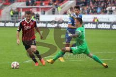 2. Bundesliga - FC Ingolstadt 04 - Eintracht Braunschweig - Mathew Leckie (7) wird verfolgt von Marcel Correia und rechts kommt Torwart Rafael Gikiewicz