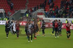 2. Bundesliga - FC Ingolstadt 04 - VfL Bochum - Die Spieler kommen zu den Fans, Sieg Jubel