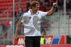 2. Bundesliga -  Saison 2014/2015 - FC Ingolstadt 04 - SpVgg Greuther Fürth - Spiel ist aus Sieg 2:0 Fans Jubel Cheftrainer Ralph Hasenhüttl freut sich