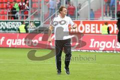 2. Bundesliga -  Saison 2014/2015 - FC Ingolstadt 04 - SpVgg Greuther Fürth - Spiel ist aus Sieg 2:0 Fans Jubel Cheftrainer Ralph Hasenhüttl freut sich