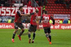 2. Bundesliga - Fußball - FC Ingolstadt 04 - Fortuna Düsseldorf - Moritz Hartmann (9, FCI) zieht ab Tor zum Ausgleich 1:1 Jubel mit Marvin Matip (34, FCI) und Thomas Pledl (30, FCI)