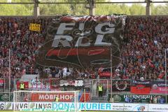 2. Bundesliga - Fußball - FC Ingolstadt 04 - RB Leipzig - Fans im ausverkauften Stadion Audi Sportpark, Choreographie für Ralph Gunesch (26, FCI) bei der Aufstellung, Einmarsch Aufstellung