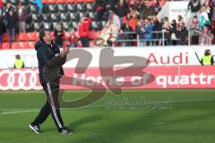 2. Bundesliga - FC Ingolstadt 04 - 1. FC Heidenheim - Spiel ist aus, Sieg Spitzenreiter Jubel mit den Fans, Cheftrainer Ralph Hasenhüttl lässt sich feiern und verbeugt sich vor den Fans