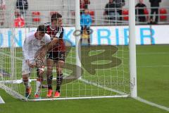 2. Bundesliga - FC Ingolstadt 04 - 1. FC Union Berlin - Mathew Leckie (7) köpft zum 1:2 Tor und will den Ball haben, Michael Parensen hält ihn fest