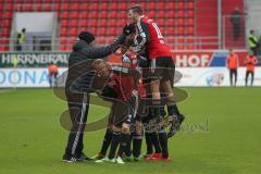 2. Bundesliga - FC Ingolstadt 04 - VfL Bochum - links Lukas Hinterseer (16) erzielt das 2:0 für Ingolstadt, Jubel Tor Mathew Leckie (7) Roger de Oliveira Bernardo (8) Konstantin Engel (20) laufen zu Cheftrainer Ralph Hasenhüttl links