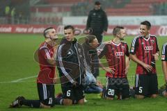 2. Bundesliga - FC Ingolstadt 04 - VfR AAlen - 4:1 - Team kniet vor den fans Jubel Sieg Freude Spass