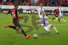 2. Bundesliga - FC Ingolstadt 04 - Erzgebirge Aue - Lukas Hinterseer (16) gefährlich am Tor und wird gestört