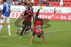 2. Bundesliga - FC Ingolstadt 04 - SV Darmstadt 98 - Fallrückzieher Karl-Heinz Lappe (25) Tor zum Unentschieden, Jubel hinten Marvin Matip (34), Lappe macht Handstandüberschlag