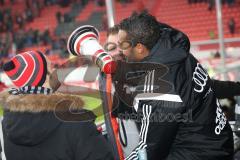 2. Bundesliga - FC Ingolstadt 04 - VfL Bochum - Marvin Matip (34) am Megaphon Sieg Jubel Fans