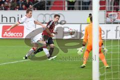 2. BL - FC Ingolstadt 04 - 1. FC Kaiserslautern - Stefan Lex (14) knapp Torchance, rechts Torwart Tobias Sippel