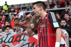 2. Bundesliga - Fußball - FC Ingolstadt 04 - FSV Frankfurt - Benjamin Hübner (5, FCI) Torschütze mit Micro bei den Fans Jubel HUMBA