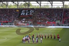 2. Bundesliga - Fußball - FC Ingolstadt 04 - RB Leipzig - Fans im ausverkauften Stadion Audi Sportpark, Choreographie für Ralph Gunesch (26, FCI) bei der Aufstellung, Einmarsch Aufstellung
