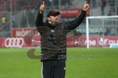 2. Bundesliga - FC Ingolstadt 04 - VfR AAlen - 4:1 - Cheftrainer Ralph Hasenhüttl bedankt sich bei den Fans Sieg Jubel