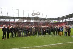 2. Bundesliga - FC Ingolstadt 04 - VfL Bochum - Pokal Deutsche Amateurmeisterschaft, komplette Mannschaft, Ehrung durch Vorsitzender des Vorstandes Peter Jackwerth und Martin Wagener