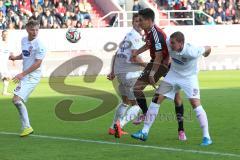 2. Bundesliga - FC Ingolstadt 04 - 1. FC Heidenheim - Benjamin Hübner (5) kommt nicht durch die Abwehr durch