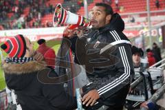 2. Bundesliga - FC Ingolstadt 04 - VfL Bochum - Marvin Matip (34) am Megaphon Sieg Jubel Fans