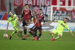 2. Bundesliga - Fußball - FC Ingolstadt 04 - Fortuna Düsseldorf - Kampf um den Ball mitte Moritz Hartmann (9, FCI) und rechts Andreas Lambertz (Fortuna 17) Mathew Leckie (7, FCI) Benjamin Hübner (5, FCI)