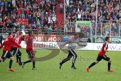 2. Bundesliga - Fußball - FC Ingolstadt 04 - RB Leipzig - Spiel ist aus Sieg Aufstieg in die 1. BL, Cheftrainer Ralph Hasenhüttl (FCI) läuft auf das Feld