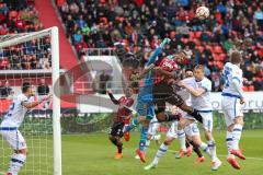 2. Bundesliga - Fußball - FC Ingolstadt 04 - FSV Frankfurt - Kopfball Marvin Matip (34, FCI), Torwart Frankfurt Patric Kalndt klärt