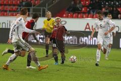 2. BL - FC Ingolstadt 04 - FC St. Pauli - mitte Stefan Wannenwetsch (22) und rechts kommt Philipp Ziereis (StP)