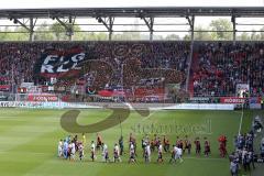 2. Bundesliga - Fußball - FC Ingolstadt 04 - RB Leipzig - Fans im ausverkauften Stadion Audi Sportpark, Choreographie für Ralph Gunesch (26, FCI) bei der Aufstellung, Einmarsch Aufstellung