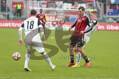 2. Bundesliga - Fußball - FC Ingolstadt 04 - SV Sandhausen - mitte Pascal Groß (10, FCI) links Steven Zellner